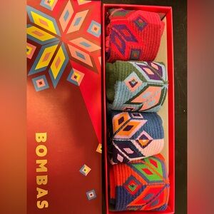 Bombas women’s size small snowflake calf sock 4 pack with box.